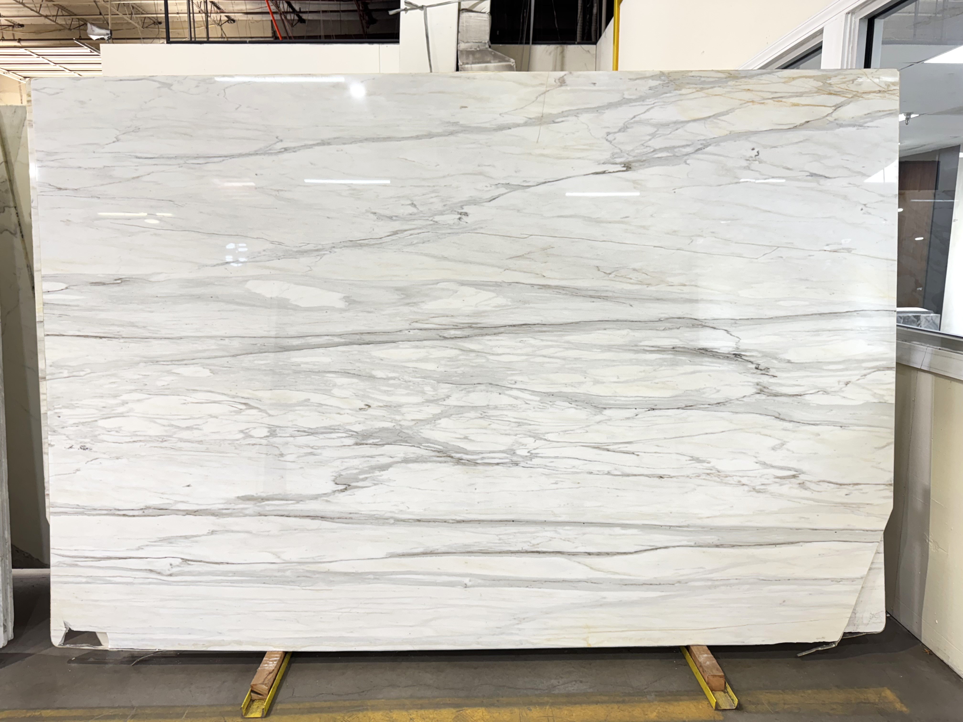 Calacatta Dorato Vein Cut
