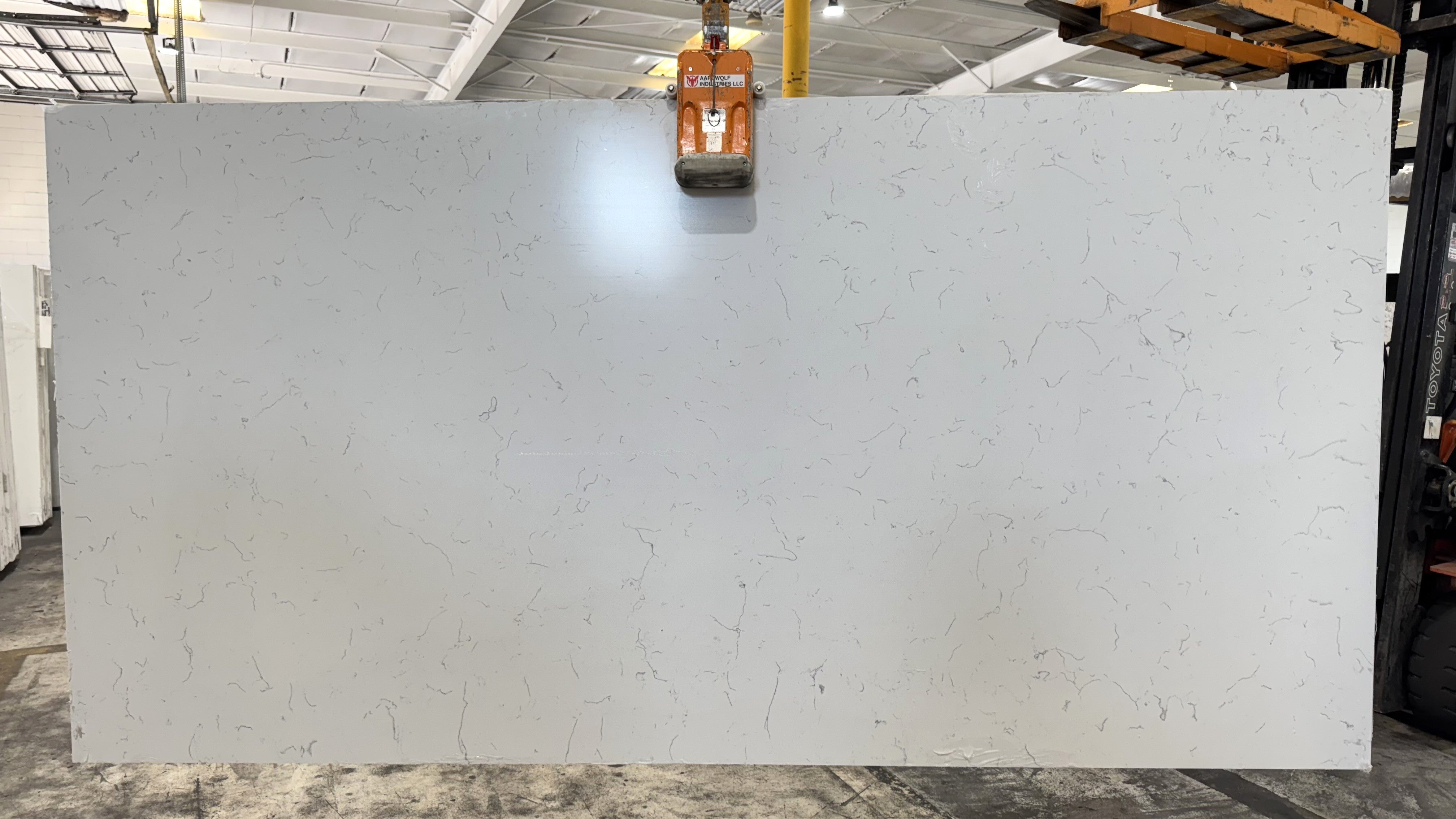 Carrara Classic 589 Titan Quartz