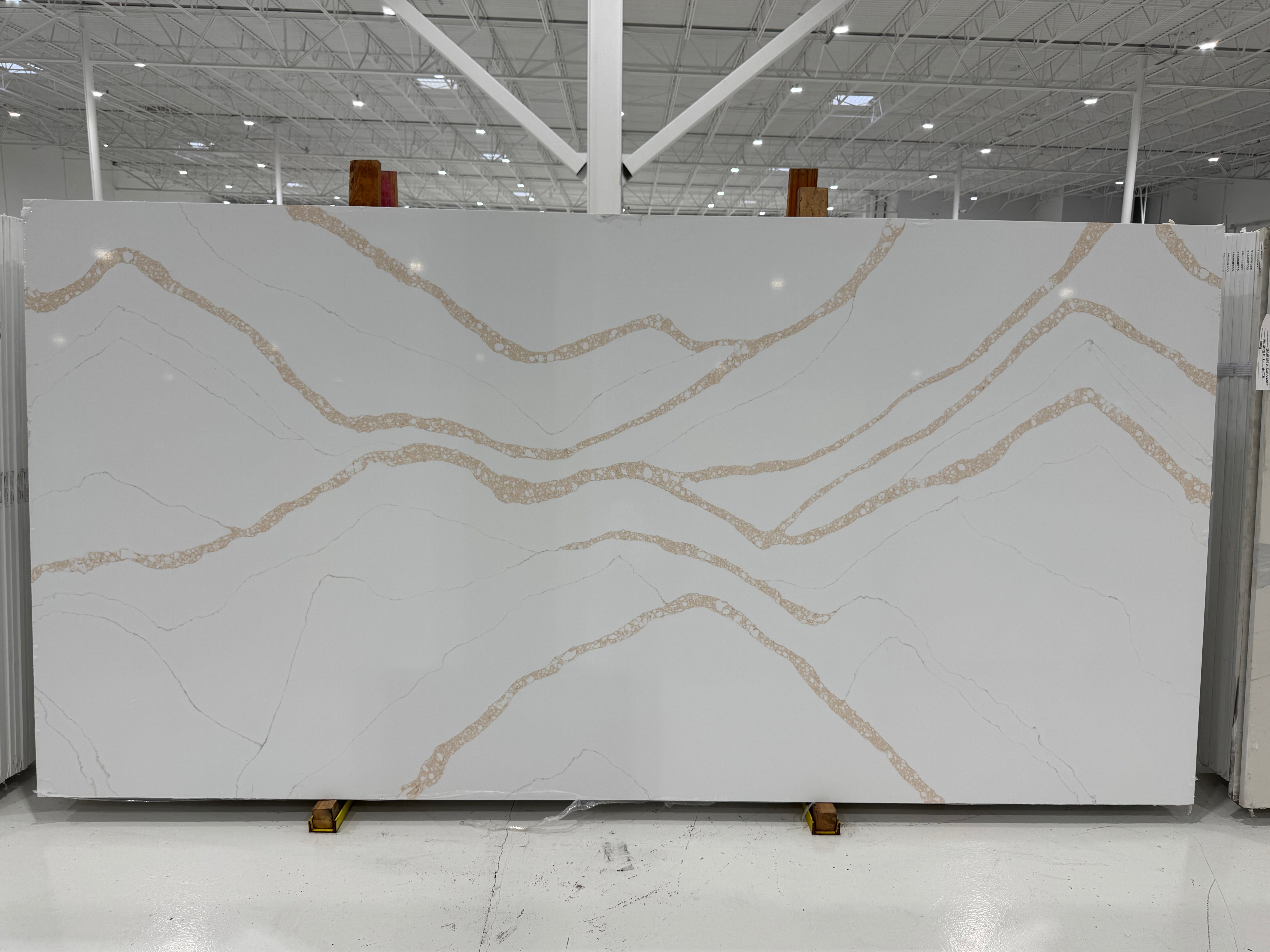 Montana Oro 686 Titan Quartz